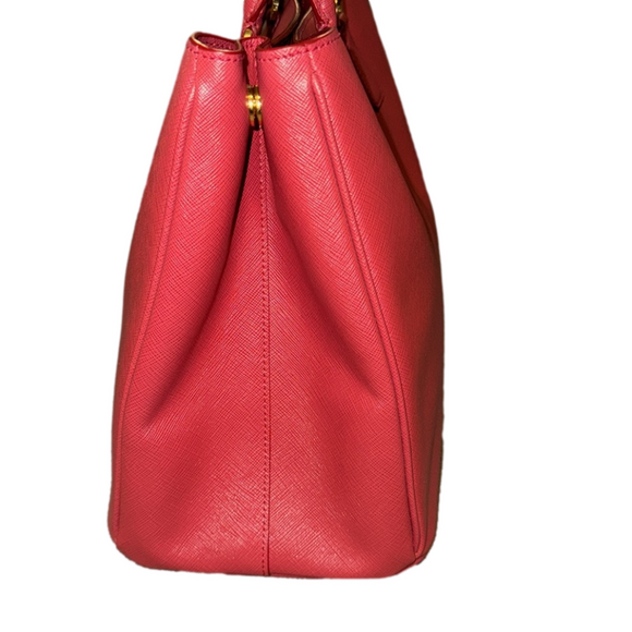 PRADA SAFFIANO LUX TOTE Handbag - Picture 4 of 15